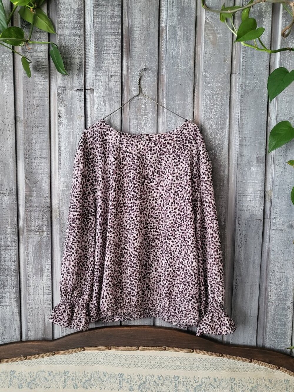 REITMANS Leopard Print Blouse Size XL Purple Mauve Button Back Ruffle Cuff Top